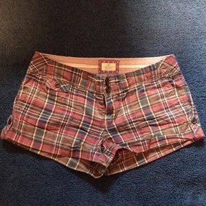 AMERICAN EAGLE plaid cuffed shorts